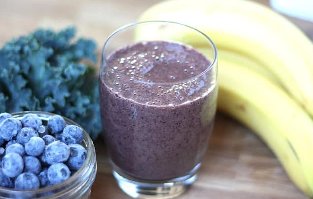 Blueberry Banana Kale Smoothie