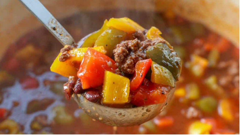 {Slow-Cooker} Stuffed Pepper Soup