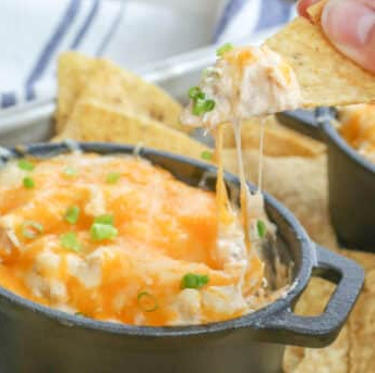 Cheesy Sriracha Chicken Dip